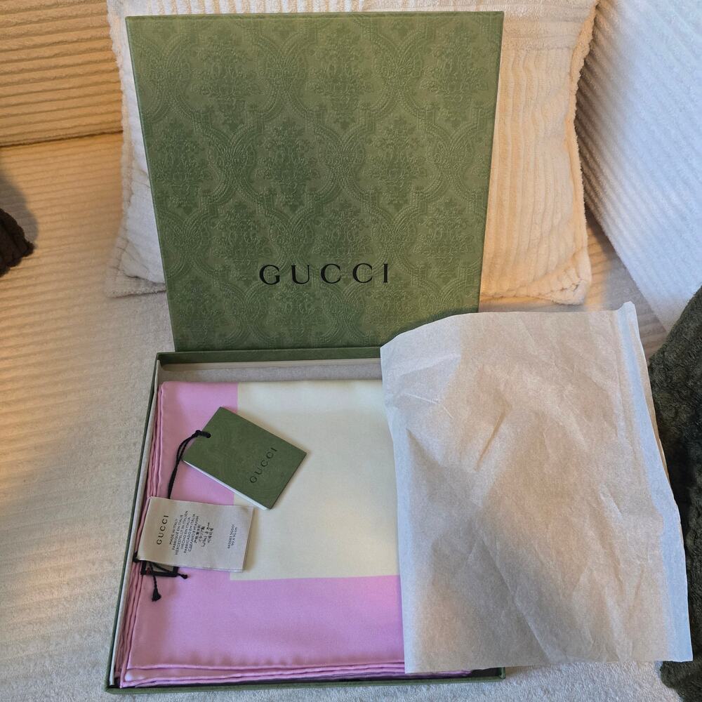 Gucci Flora Printed Silk Twill Carre Scarf - NWT